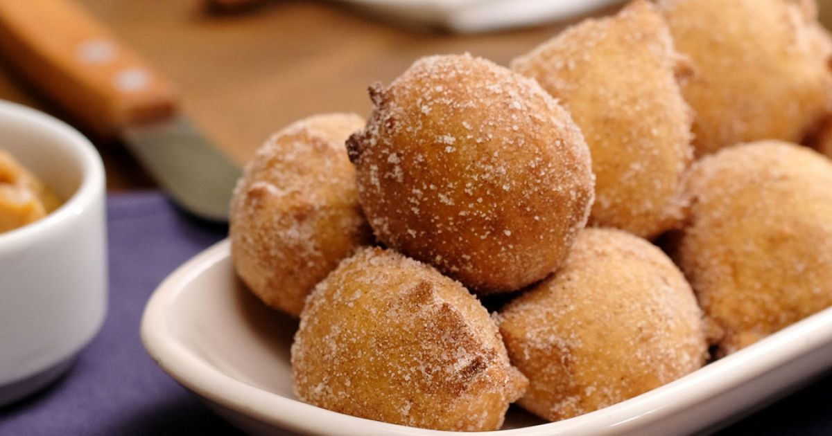 Bolinho de chuva com canela